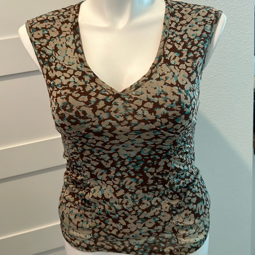 axcess Sleeveless Top Size M